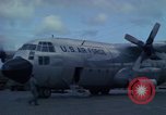 Standbild C-130 Flugzeugen Ankhe Süd Vietnam, 1965, aus Sekunde 10 historischem Filmmaterial Videoclip 65675030378