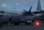 Standbild C-130 Flugzeugen Ankhe Süd Vietnam, 1965, aus Sekunde 17 historischem Filmmaterial Videoclip 65675030378
