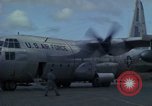 Standbild C-130 Flugzeugen Ankhe Süd Vietnam, 1965, aus Sekunde 25 historischem Filmmaterial Videoclip 65675030378