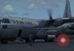 Standbild C-130 Flugzeugen Ankhe Süd Vietnam, 1965, aus Sekunde 26 historischem Filmmaterial Videoclip 65675030378