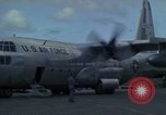 Standbild C-130 Flugzeugen Ankhe Süd Vietnam, 1965, aus Sekunde 28 historischem Filmmaterial Videoclip 65675030378