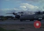 Standbild C-130 Flugzeugen Ankhe Süd Vietnam, 1965, aus Sekunde 59 historischem Filmmaterial Videoclip 65675030378