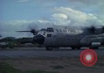 Standbild C-130 Flugzeugen Ankhe Süd Vietnam, 1965, aus Sekunde 60 historischem Filmmaterial Videoclip 65675030378