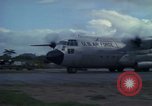 Standbild C-130 Flugzeugen Ankhe Süd Vietnam, 1965, aus Sekunde 61 historischem Filmmaterial Videoclip 65675030378