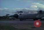 Standbild C-130 Flugzeugen Ankhe Süd Vietnam, 1965, aus Sekunde 62 historischem Filmmaterial Videoclip 65675030378