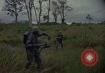 Standbild E63 Personal Melder Ankhe Süd Vietnam, 1967, aus Sekunde 9 historischem Filmmaterial Videoclip 65675030385