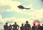 Standbild Hubschrauber rappel Ankhe Süd Vietnam, 1966, aus Sekunde 6 historischem Filmmaterial Videoclip 65675030386