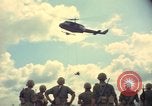 Standbild Hubschrauber rappel Ankhe Süd Vietnam, 1966, aus Sekunde 9 historischem Filmmaterial Videoclip 65675030386