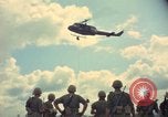 Standbild Hubschrauber rappel Ankhe Süd Vietnam, 1966, aus Sekunde 10 historischem Filmmaterial Videoclip 65675030386