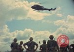 Standbild Hubschrauber rappel Ankhe Süd Vietnam, 1966, aus Sekunde 14 historischem Filmmaterial Videoclip 65675030386