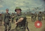 Standbild Hubschrauber rappel Ankhe Süd Vietnam, 1966, aus Sekunde 17 historischem Filmmaterial Videoclip 65675030386