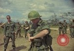 Standbild Hubschrauber rappel Ankhe Süd Vietnam, 1966, aus Sekunde 18 historischem Filmmaterial Videoclip 65675030386