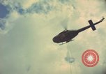 Standbild Hubschrauber rappel Ankhe Süd Vietnam, 1966, aus Sekunde 22 historischem Filmmaterial Videoclip 65675030386