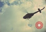 Standbild Hubschrauber rappel Ankhe Süd Vietnam, 1966, aus Sekunde 23 historischem Filmmaterial Videoclip 65675030386