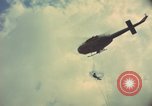 Standbild Hubschrauber rappel Ankhe Süd Vietnam, 1966, aus Sekunde 25 historischem Filmmaterial Videoclip 65675030386