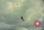 Standbild Hubschrauber rappel Ankhe Süd Vietnam, 1966, aus Sekunde 32 historischem Filmmaterial Videoclip 65675030386