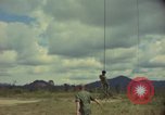 Standbild Hubschrauber rappel Ankhe Süd Vietnam, 1966, aus Sekunde 34 historischem Filmmaterial Videoclip 65675030386