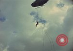 Standbild Hubschrauber rappel Ankhe Süd Vietnam, 1966, aus Sekunde 38 historischem Filmmaterial Videoclip 65675030386