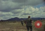 Standbild Hubschrauber rappel Ankhe Süd Vietnam, 1966, aus Sekunde 43 historischem Filmmaterial Videoclip 65675030386