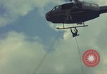 Standbild Hubschrauber rappel Ankhe Süd Vietnam, 1966, aus Sekunde 44 historischem Filmmaterial Videoclip 65675030386