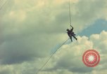 Standbild Hubschrauber rappel Ankhe Süd Vietnam, 1966, aus Sekunde 50 historischem Filmmaterial Videoclip 65675030386