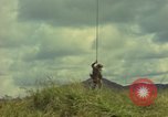 Standbild Hubschrauber rappel Ankhe Süd Vietnam, 1966, aus Sekunde 61 historischem Filmmaterial Videoclip 65675030386