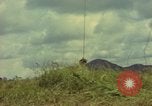 Standbild Hubschrauber rappel Ankhe Süd Vietnam, 1966, aus Sekunde 62 historischem Filmmaterial Videoclip 65675030386
