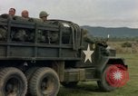 Standbild 1 Air Cavalry Division Truppen Ankhe Süd Vietnam, 1965, aus Sekunde 41 historischem Filmmaterial Videoclip 65675030387