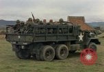 Standbild 1 Air Cavalry Division Truppen Ankhe Süd Vietnam, 1965, aus Sekunde 47 historischem Filmmaterial Videoclip 65675030387