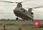 Standbild CH-47-Hubschrauber Ankhe Süd Vietnam, 1965, aus Sekunde 5 historischem Filmmaterial Videoclip 65675030388