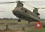 Standbild CH-47-Hubschrauber Ankhe Süd Vietnam, 1965, aus Sekunde 7 historischem Filmmaterial Videoclip 65675030388