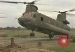 Standbild CH-47-Hubschrauber Ankhe Süd Vietnam, 1965, aus Sekunde 8 historischem Filmmaterial Videoclip 65675030388
