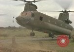 Standbild CH-47-Hubschrauber Ankhe Süd Vietnam, 1965, aus Sekunde 9 historischem Filmmaterial Videoclip 65675030388