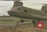 Standbild CH-47-Hubschrauber Ankhe Süd Vietnam, 1965, aus Sekunde 14 historischem Filmmaterial Videoclip 65675030388
