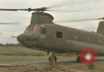 Standbild CH-47-Hubschrauber Ankhe Süd Vietnam, 1965, aus Sekunde 16 historischem Filmmaterial Videoclip 65675030388