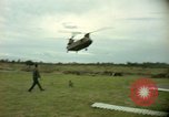 Standbild CH-47-Hubschrauber Ankhe Süd Vietnam, 1965, aus Sekunde 25 historischem Filmmaterial Videoclip 65675030388