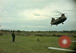 Standbild CH-47-Hubschrauber Ankhe Süd Vietnam, 1965, aus Sekunde 28 historischem Filmmaterial Videoclip 65675030388