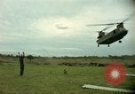 Standbild CH-47-Hubschrauber Ankhe Süd Vietnam, 1965, aus Sekunde 29 historischem Filmmaterial Videoclip 65675030388