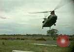 Standbild CH-47-Hubschrauber Ankhe Süd Vietnam, 1965, aus Sekunde 33 historischem Filmmaterial Videoclip 65675030388