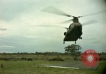 Standbild CH-47-Hubschrauber Ankhe Süd Vietnam, 1965, aus Sekunde 34 historischem Filmmaterial Videoclip 65675030388