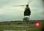 Standbild CH-47-Hubschrauber Ankhe Süd Vietnam, 1965, aus Sekunde 35 historischem Filmmaterial Videoclip 65675030388