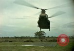 Standbild CH-47-Hubschrauber Ankhe Süd Vietnam, 1965, aus Sekunde 36 historischem Filmmaterial Videoclip 65675030388