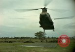 Standbild CH-47-Hubschrauber Ankhe Süd Vietnam, 1965, aus Sekunde 37 historischem Filmmaterial Videoclip 65675030388