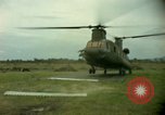 Standbild CH-47-Hubschrauber Ankhe Süd Vietnam, 1965, aus Sekunde 44 historischem Filmmaterial Videoclip 65675030388