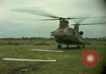 Standbild CH-47-Hubschrauber Ankhe Süd Vietnam, 1965, aus Sekunde 45 historischem Filmmaterial Videoclip 65675030388