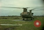 Standbild CH-47-Hubschrauber Ankhe Süd Vietnam, 1965, aus Sekunde 46 historischem Filmmaterial Videoclip 65675030388