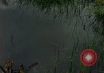 Standbild OH-13 Hubschrauber Ankhe Süd Vietnam, 1965, aus Sekunde 6 historischem Filmmaterial Videoclip 65675030391