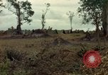 Standbild OH-13 Hubschrauber Ankhe Süd Vietnam, 1965, aus Sekunde 13 historischem Filmmaterial Videoclip 65675030391