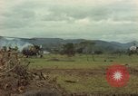 Standbild OH-13 Hubschrauber Ankhe Süd Vietnam, 1965, aus Sekunde 28 historischem Filmmaterial Videoclip 65675030391