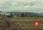 Standbild OH-13 Hubschrauber Ankhe Süd Vietnam, 1965, aus Sekunde 29 historischem Filmmaterial Videoclip 65675030391